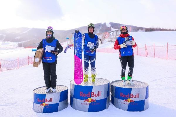 无惧寒风 燃情开板！奥地利Red Bull Snow Charge 雪地冲锋赛开启今冬滑雪季