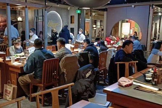 呷哺集团：华北市场迎来首个消费小高峰，斥资5亿消费券助力餐饮复苏