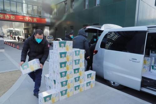 慰问白衣天使，汇源果汁向北京协和医院捐赠500箱100%梨汁