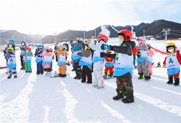 年度国民滑雪赛超级定点大变身 新疆首战“超新星”炸场！