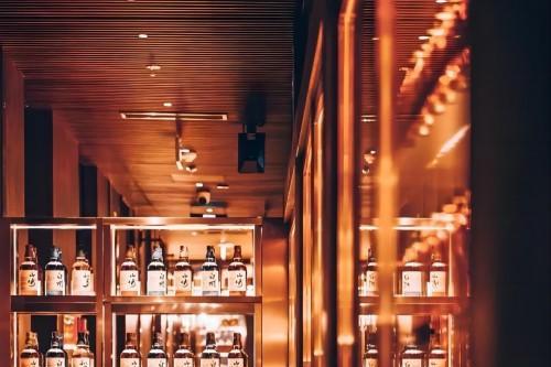  终于等来了！全球首家三得利旗舰店空降魔都，邦奇智能以光影为媒，打造独特日式餐酒美学空间