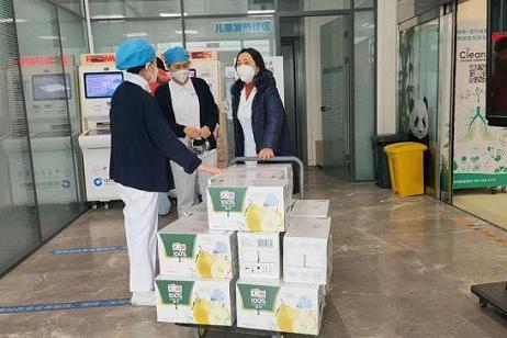 情系“医”线，汇源果汁再向医院捐赠100%梨汁
