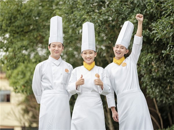  职教市场规模直逼万亿，龙头品牌新东方烹饪教育品牌升级，再添增长利好！