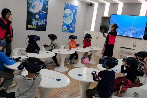 玩创未来携手依众时代 以“VR+教育科学课堂”打开VR设备使用新场景