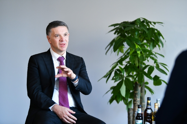 百威邓明潇：今年首位拜会商务部长的跨国集团全球CEO 为未来而来，啤酒巨头筑梦中国 
