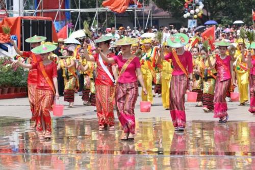 云南芒市泼水节下月举行 今年会更欢乐更时尚
