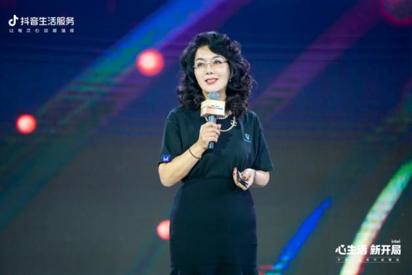 樊文花受邀出席抖音生活服务综合行业峰会 作为唯一丽人代表分享发言