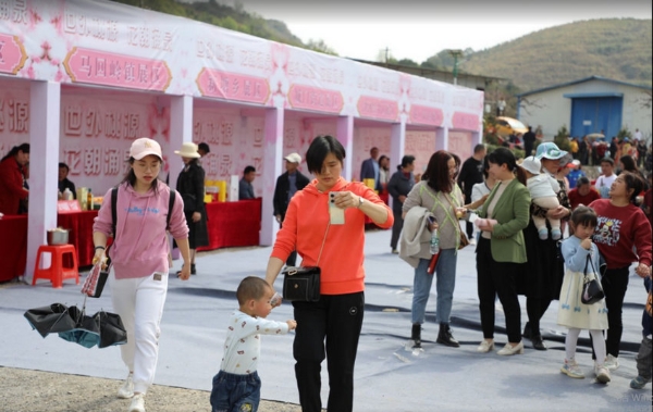  世外桃源·花朝涌泉，九江柴桑区涌泉花朝节人头攒动 