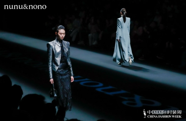 nunu&nono亮相中国国际时装周：一场科幻复古主义大秀带你穿越过去走向未来！