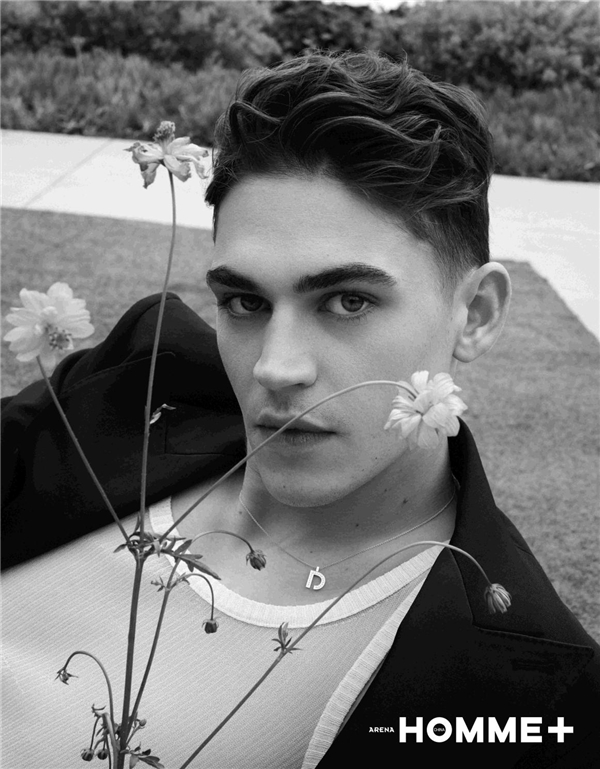  Hero Fiennes Tiffi的亚洲首刊！登《时尚竞技场》完成与DR钻戒华丽碰撞