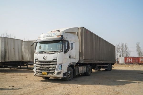 200万公里的乘龙快递车，见证百台车队发家史