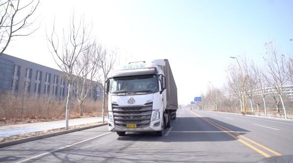 200万公里的乘龙快递车，见证百台车队发家史