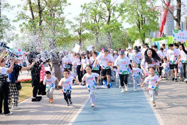  春日好时光！月亮湾山庄第一幼儿园“Bubble Run 亲子爱跑日”欢乐开跑