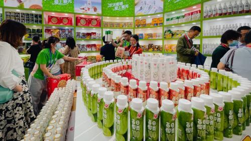 春光食品亮相第三届消博会，引领中国椰味新潮流