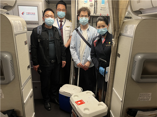 为“生命希望”奔跑 东航人跑出爱与善意的“加速度”----东航MU5204航班顺利保障两例人体捐献器