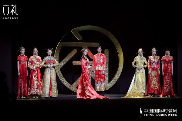 以东方美学加冕中式传统婚俗服饰——“宝相·开元”大秀圆满举行