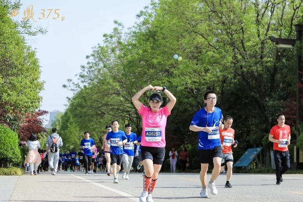 做大众民酒的健康领航者！西凤375酒第一届全民健康跑3000人圆满完赛！