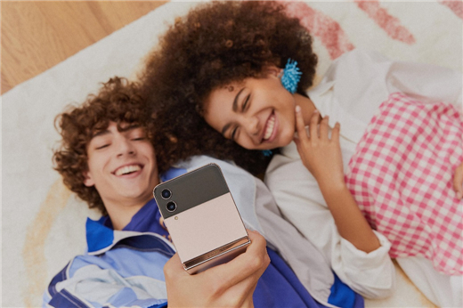  科技与潮流的交融碰撞 三星Galaxy Z Flip4成为最懂年轻用户的手机