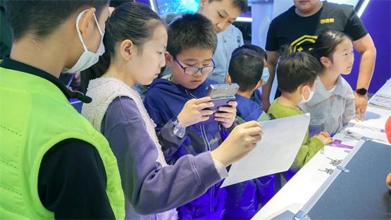 威盛·未来科技馆首次正式对公众开放，为青少年种下科技梦想的种子！