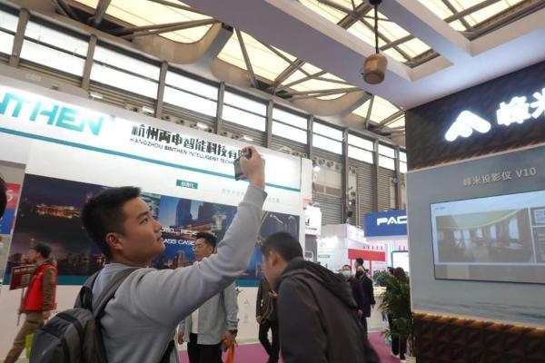 峰米投影亮相2023上海国际酒店工程设计与用品博览会  提供酒店大屏娱乐新选择