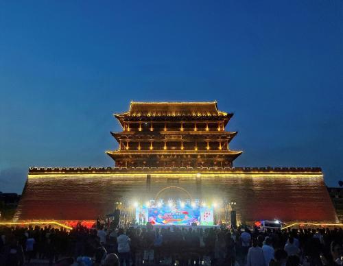 2023年“中国体彩 公益健康凉州行”主题活动在武威南城门广场拉开序幕
