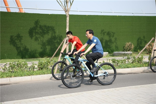 大兴区首届青少年学生体育大会欢乐开场