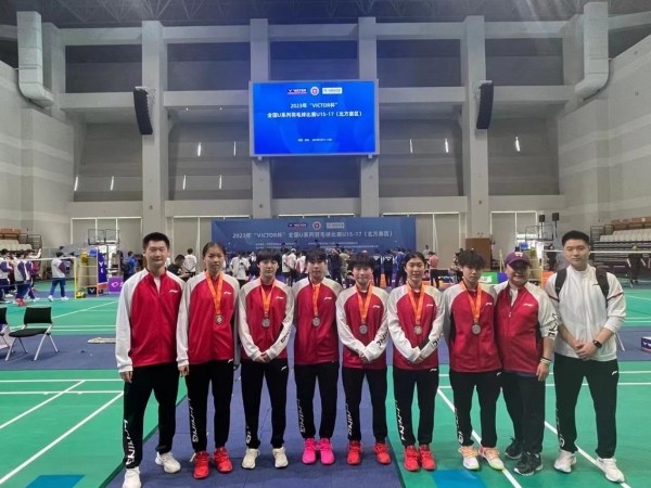 极兔·李永波俱乐部队员在全国羽毛球U15-17北区荣获1金4银
