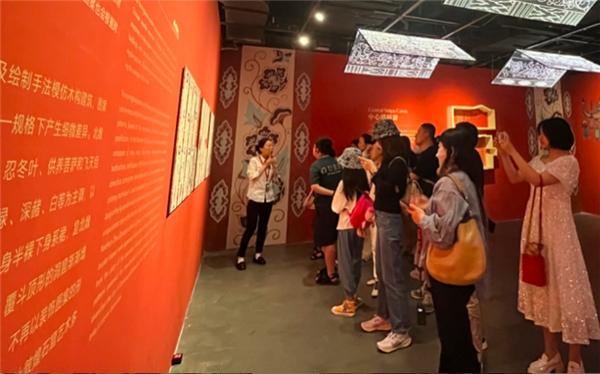 遇见博物馆“五一”期间人气十足，观众在蓉城展开千年敦煌之旅