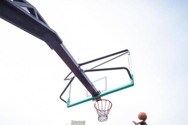 缦合·北京篮球联盟正式启幕 与业主共建自然健康运动交流平台