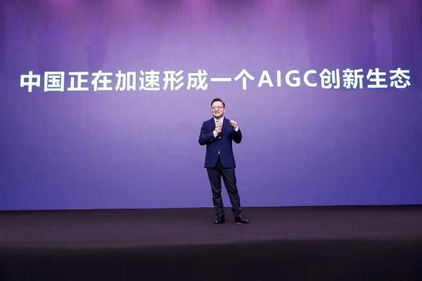 万兴科技吴太兵:未来的AIGC软件生态=若干大模型+海量小应用