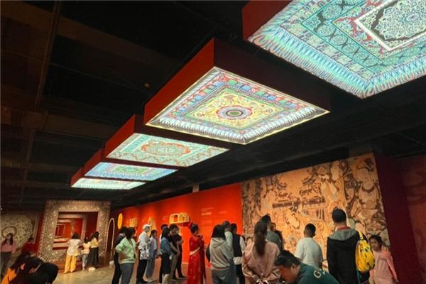 遇见博物馆“五一”期间人气十足，观众在蓉城展开千年敦煌之旅