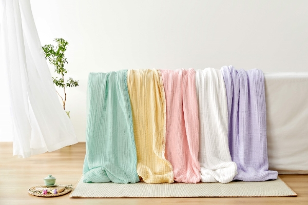 全棉时代空气褶皱纱布被清新上市，演绎棉花色彩美学