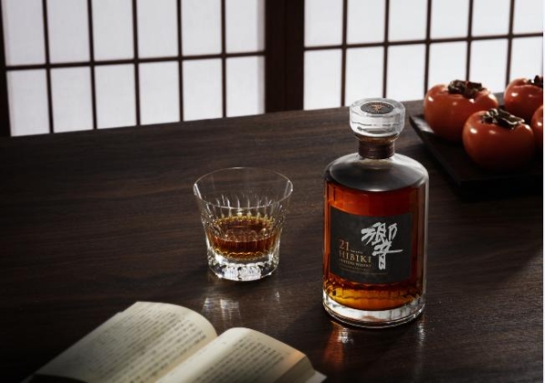   At this moment, Suntory always appreciates the century-old brilliance of the Suntory family