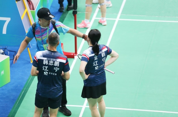  极兔·李永波俱乐部教练员带队出战全运会群众组羽毛球比赛