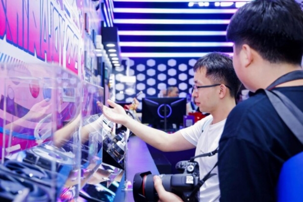 2023 ChinaJoy走进Cooler Master展台领略30年+的产品技术创新，酷冷至尊中国区总经理谢黎明亲自上阵