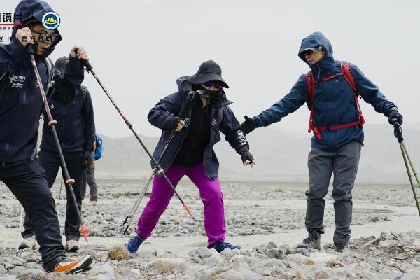  明月镜片携手中国登山队，成功挑战玉珠峰