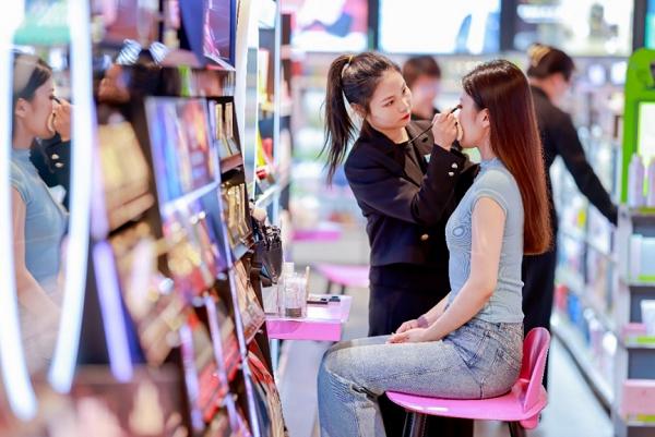  加速拓店的屈臣氏：如何重塑美妆零售新格局？
