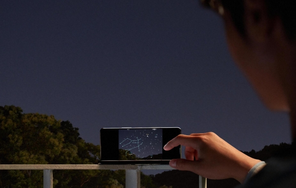 三星Galaxy Z Fold5立式交互拍摄 让精彩画面不拘一格 