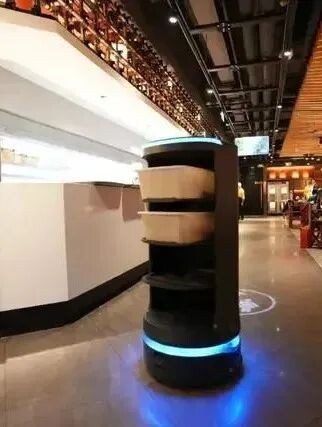  《香港01》报道：普渡在香港送餐机器人市场占有率达95% 