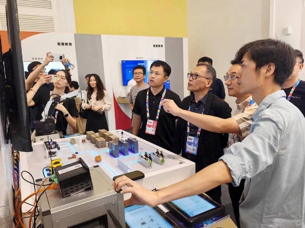 诚迈科技亮相华为开发者大会2023，打造万物互联全场景生态