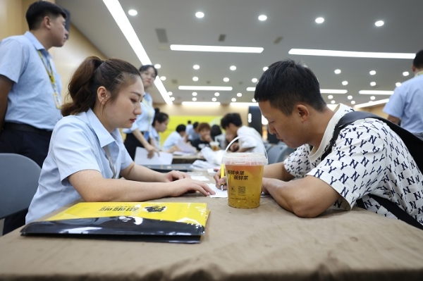 百舸争流，8月甜啦啦饮品推荐会火热签约！