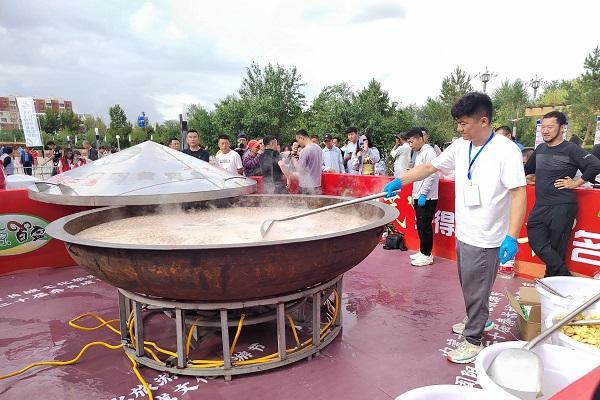  文化活动点燃激情 美食盛宴唤醒舌尖 固阳县秦长城文化旅游节创出农文旅融合发展新模式 