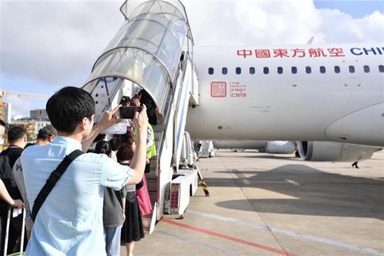 东航C919大型客机首次“双机运营”沪蓉快线