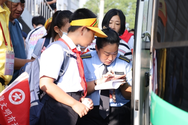  践行国企责任，福田欧辉助力构建通学公交运营新体系 