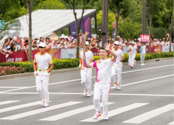 杭州亚运火炬传递最后一站 奥克斯代表接力传递文明薪火