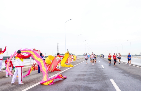 乐跑湿地画廊，逐梦宁河七马  ——2023天津·宁河七里海首届半程马拉松赛事圆满举办