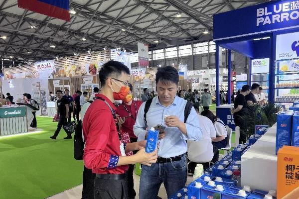 以“椰”为媒 引领消费新风尚-南国食品亮相上海中食展 