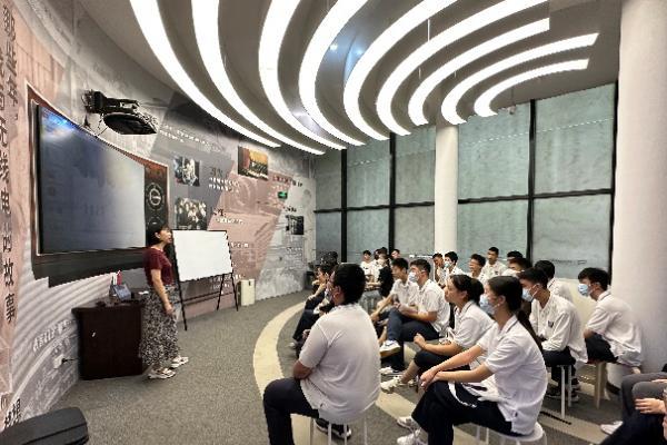 青春“无线” 志愿同行——上海无线电博物馆与西南位育中学携手开展志愿服务项目