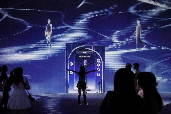 天猫奢品首个艺术展上海开展 “心生共响”谱写未来生活图景