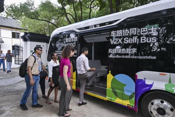 蘑菇车联车路协同巴士亮相国际会议 成联合国环境大会指定用车